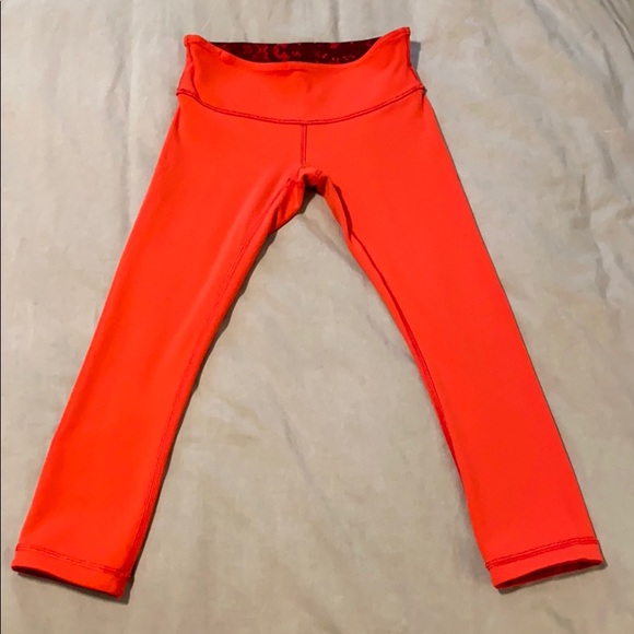 Lululemon Wunder Unders Size 4 Like new! - Picture 3 of 3